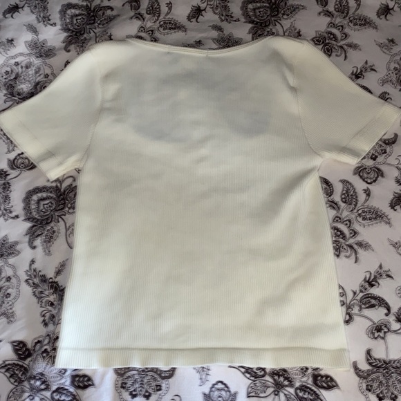 Selling top from forever 21 the size is S/M the color is cream white - Picture 2 of 4